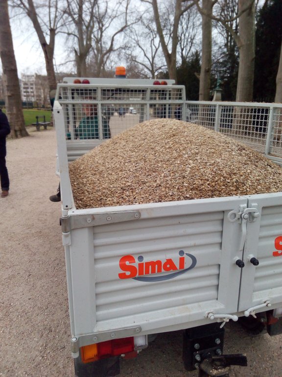 Simai Platform SIMAI platform truck at Jardin du Luxembourg – Paris – Simai